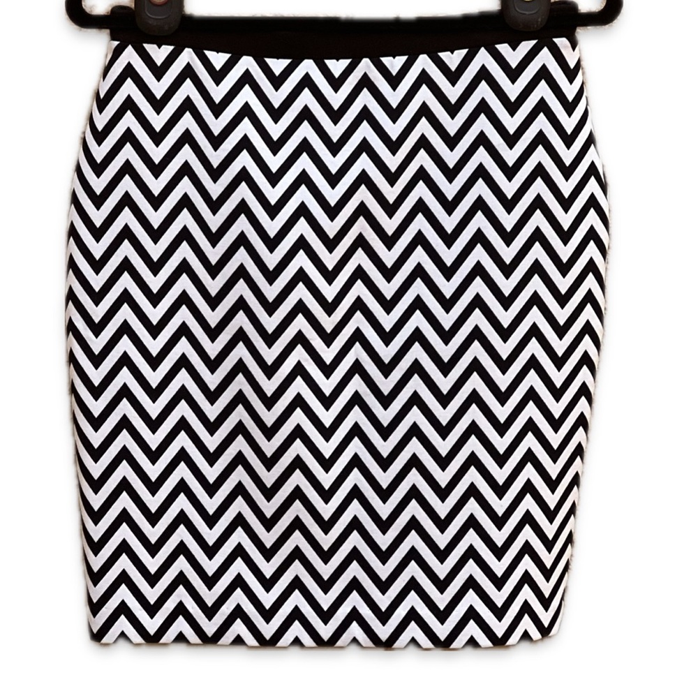 Karen Kane Pencil Skirt Black/White Chevron Wave Stretch Size S